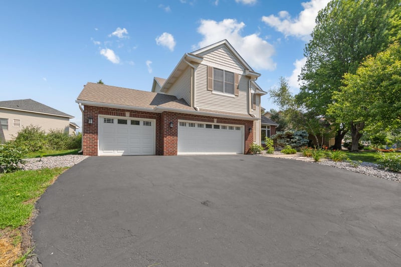 1517 Covington Ln, Eagan, MN 55122