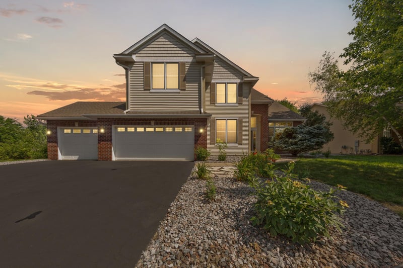 1517 Covington Ln, Eagan, MN 55122