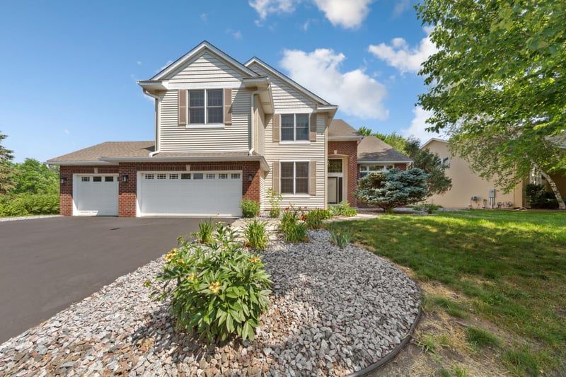 1517 Covington Ln, Eagan, MN 55122