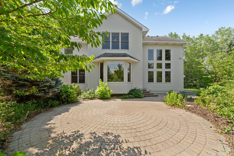 1517 Covington Ln, Eagan, MN 55122