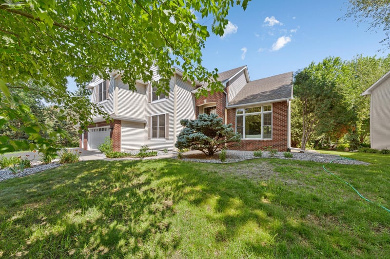 1517 Covington Ln, Eagan, MN 55122
