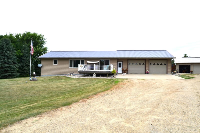 1544 Dickson Dr, Hendricks, MN 56136