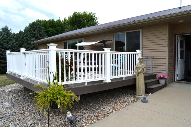 1544 Dickson Dr, Hendricks, MN 56136