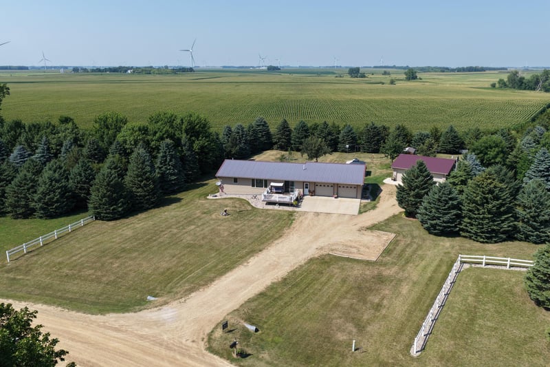 1544 Dickson Dr, Hendricks, MN 56136