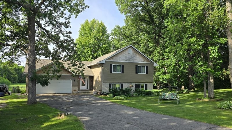 235 Englewood Rd, Clearwater, MN 55320