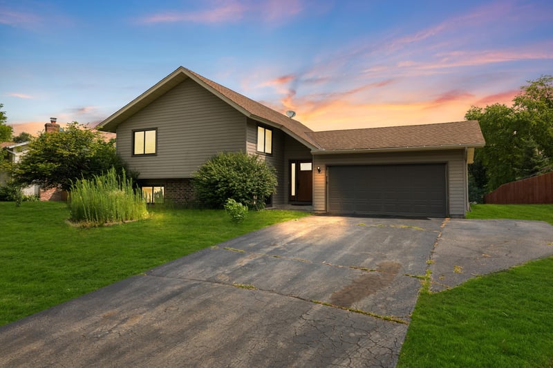 1417 Raleigh Dr, Burnsville, MN 55337