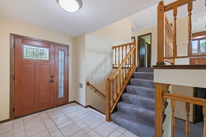 1417 Raleigh Dr, Burnsville, MN 55337