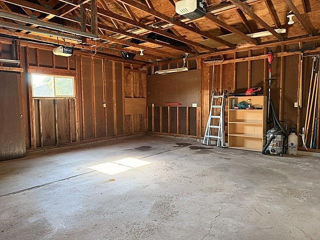 1790 Maple Park Cir, Windom, MN 56101