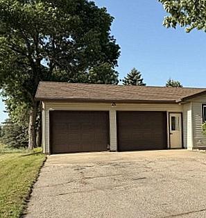 1790 Maple Park Cir, Windom, MN 56101
