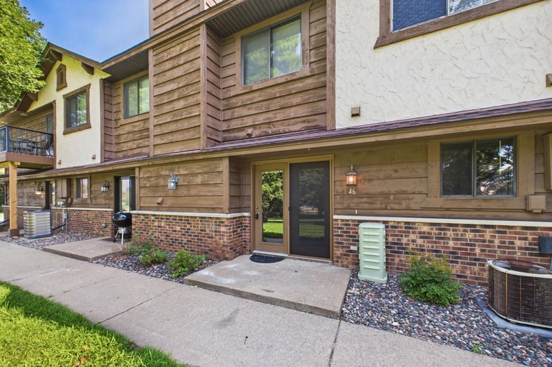 46 125th Ln NW, Coon Rapids, MN 55448