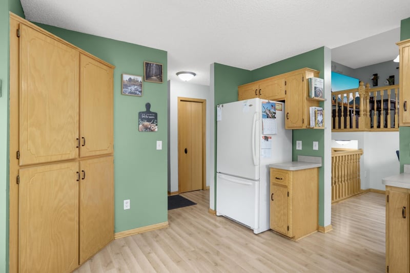 1320 Honeysuckle Ln SE, Cambridge, MN 55008