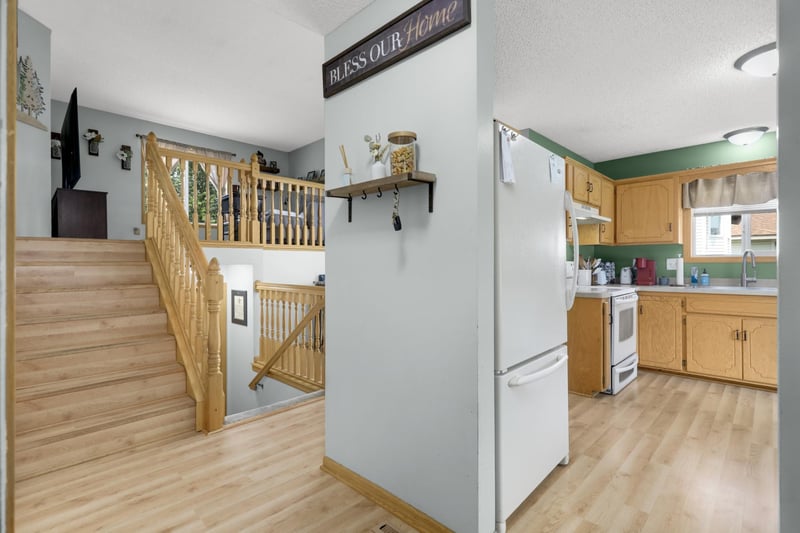 1320 Honeysuckle Ln SE, Cambridge, MN 55008