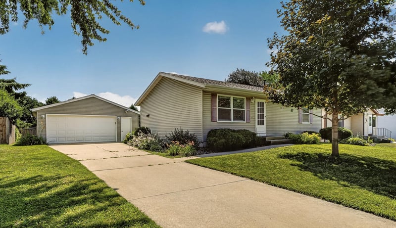 792 41st Ave NW, Rochester, MN 55901