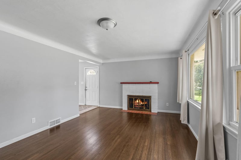 2168 Hawthorne Ave E, Saint Paul, MN 55119