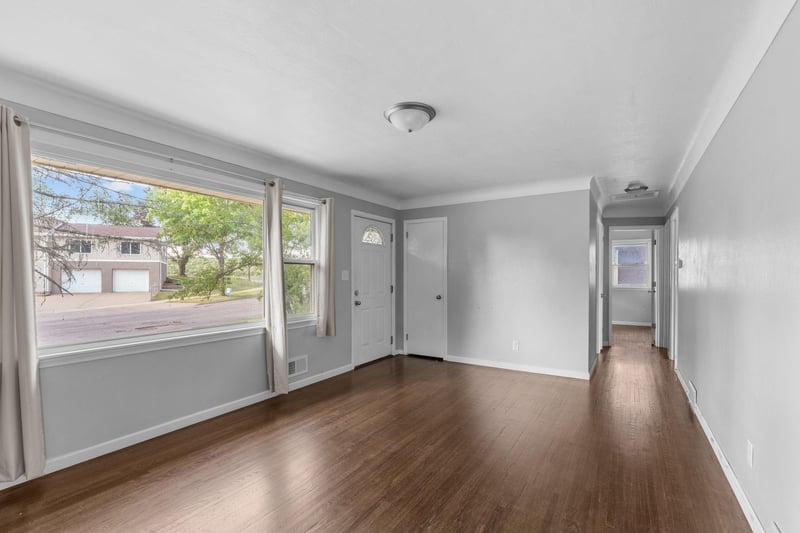 2168 Hawthorne Ave E, Saint Paul, MN 55119