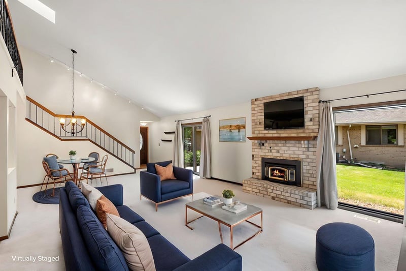 7051 Robinwood Trl, Woodbury, MN 55125