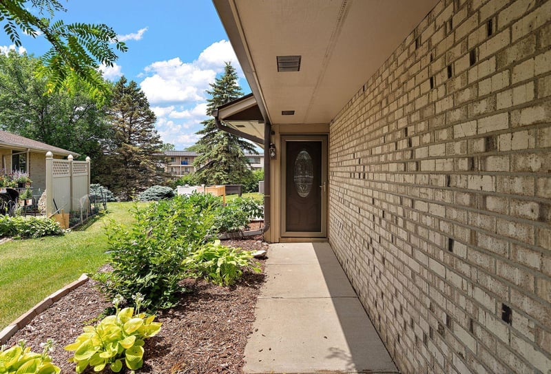 7051 Robinwood Trl, Woodbury, MN 55125