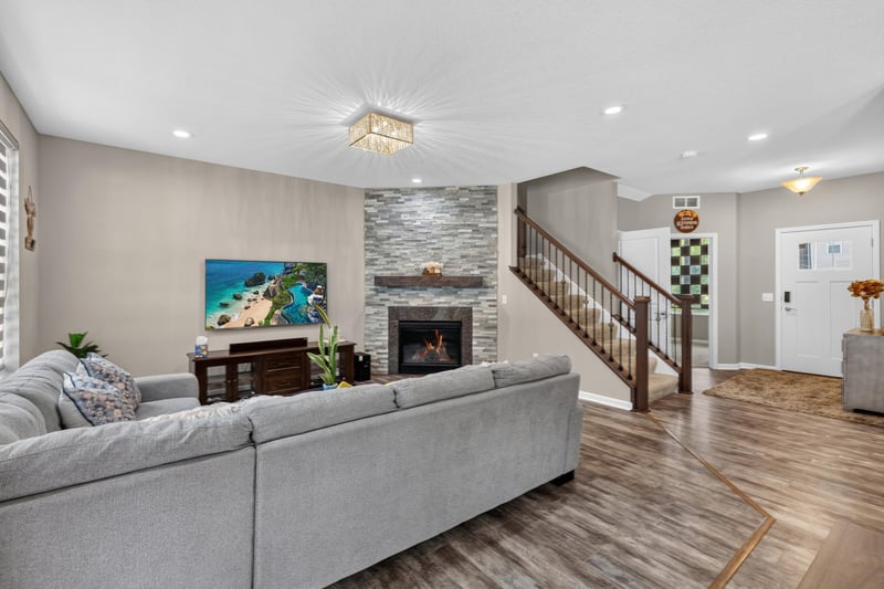 524 Aidan Cv, Eagan, MN 55123