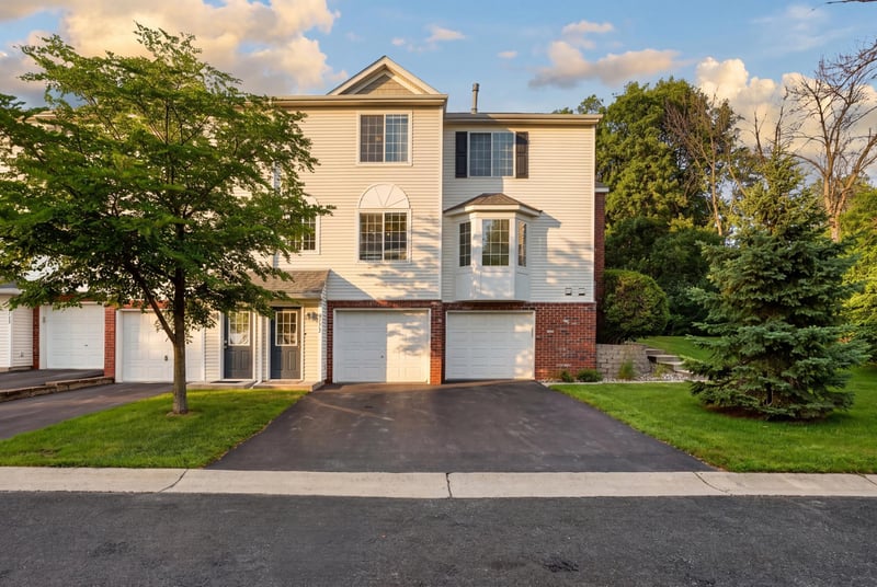 7773 Village St, Chanhassen, MN 55317