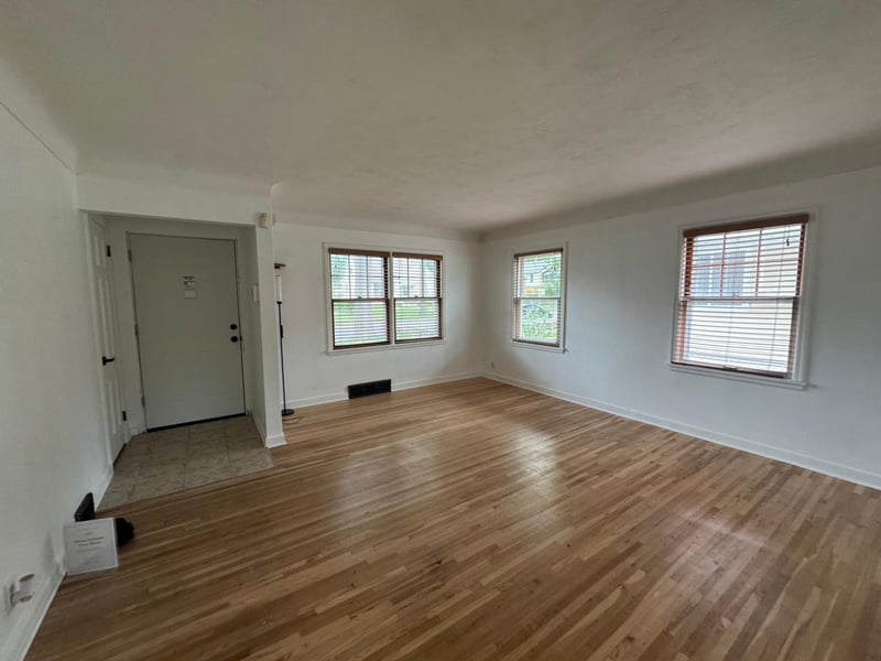 1874 Hawthorne Ave E, Saint Paul, MN 55119