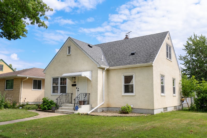 1874 Hawthorne Ave E, Saint Paul, MN 55119