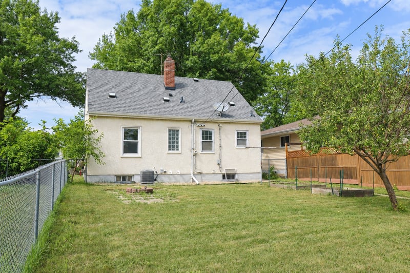 1874 Hawthorne Ave E, Saint Paul, MN 55119