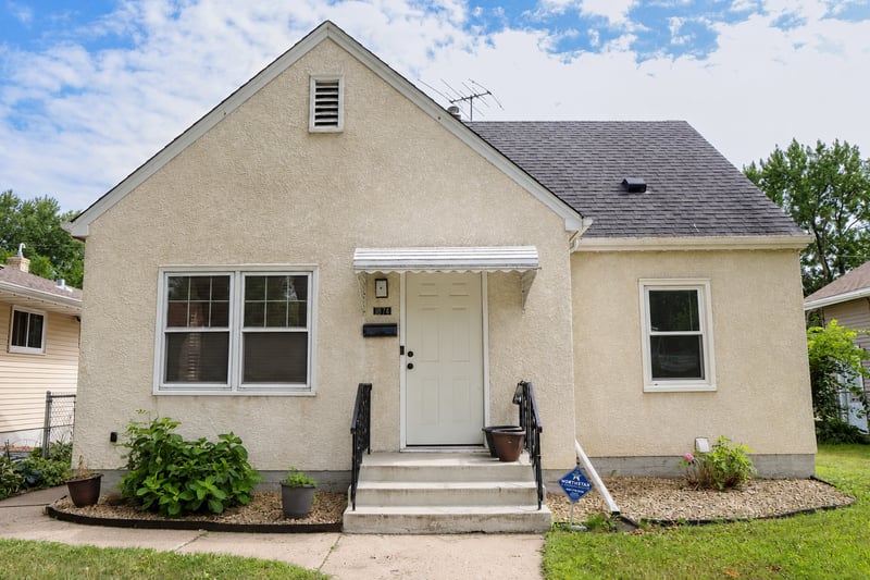 1874 Hawthorne Ave E, Saint Paul, MN 55119