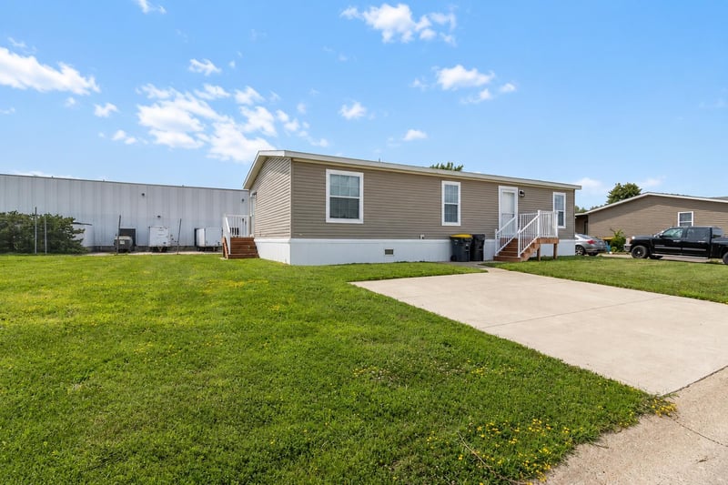2095 Lancelot Ln, Mankato, MN 56003