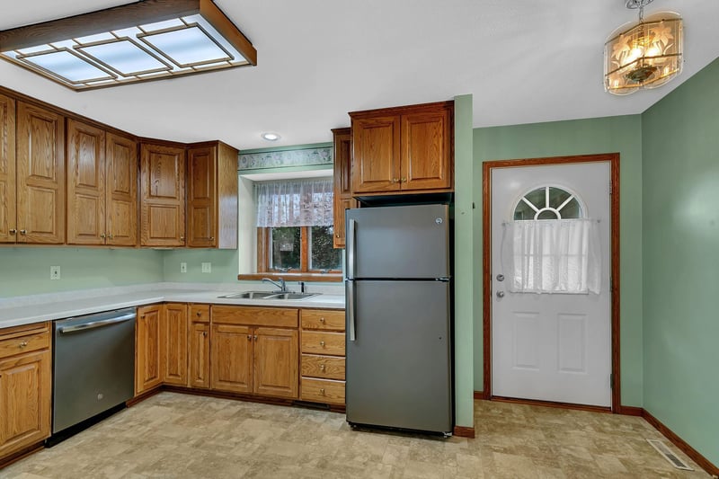 703 2nd Ave NE, Melrose, MN 56352
