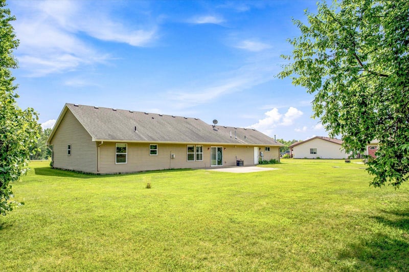 2507 320th Ln NE, Cambridge, MN 55008