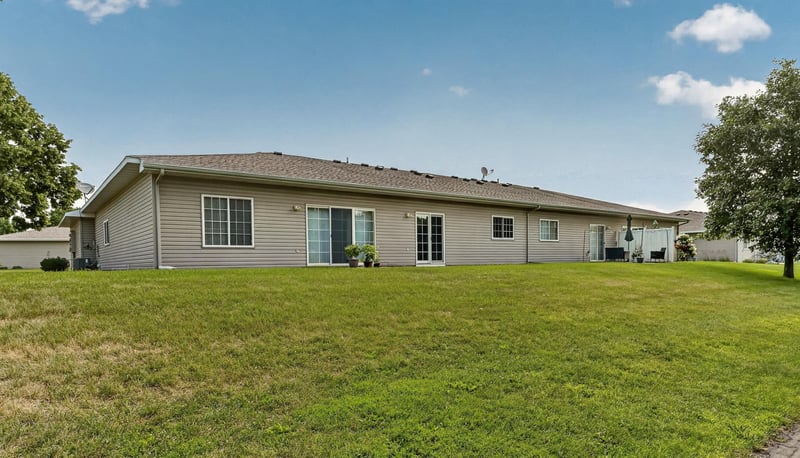 5631 White Oaks Ln NW, Rochester, MN 55901