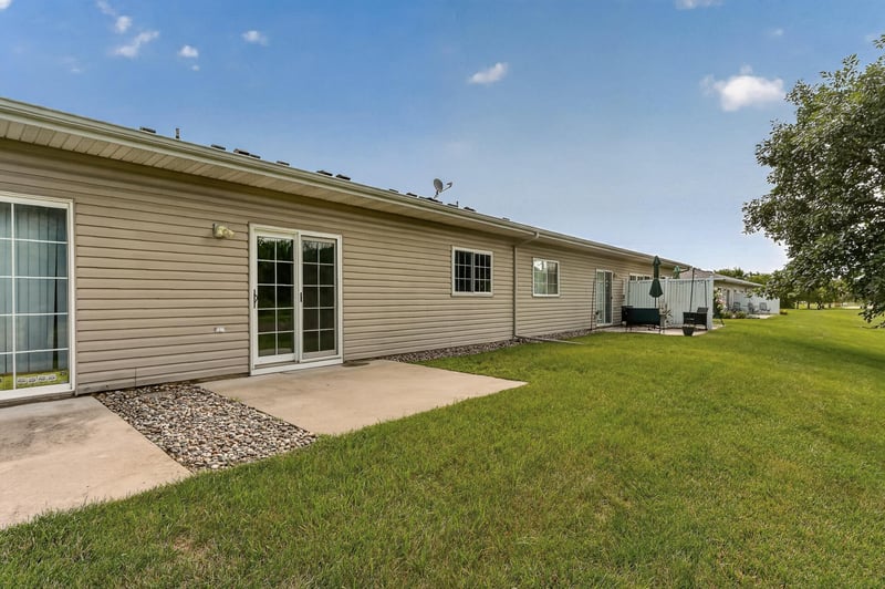 5631 White Oaks Ln NW, Rochester, MN 55901