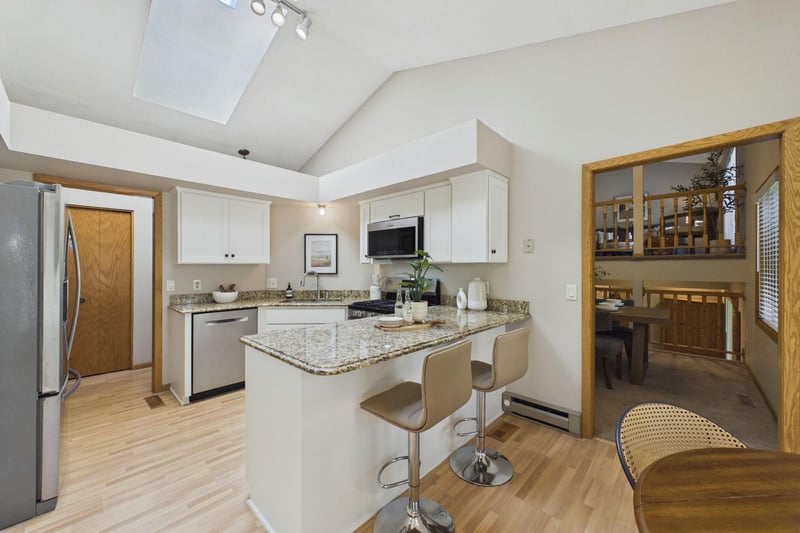 9137 Polaris Ln N, Maple Grove, MN 55369