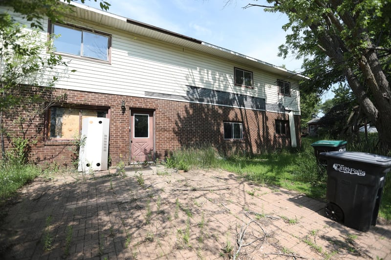 701 9th St NE, Little Falls, MN 56345