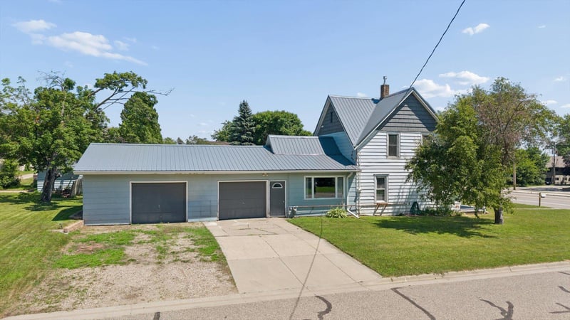 210 W 7th St, Starbuck, MN 56381