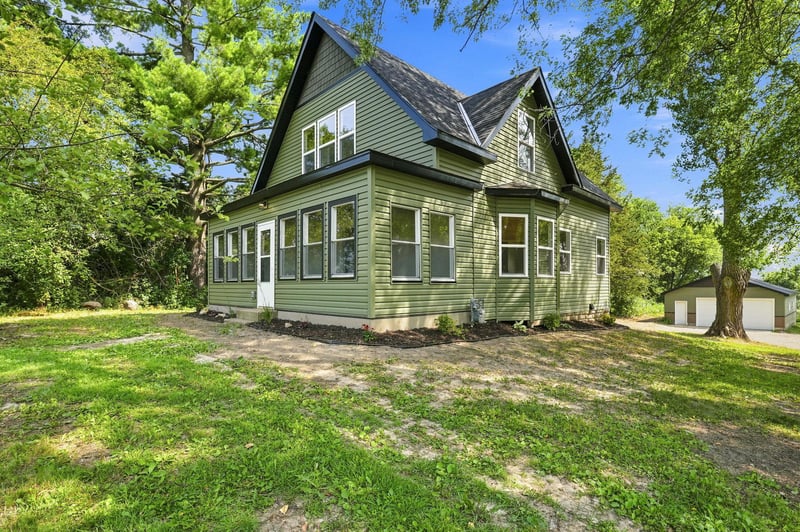 14621 310th St, Center City, MN 55012