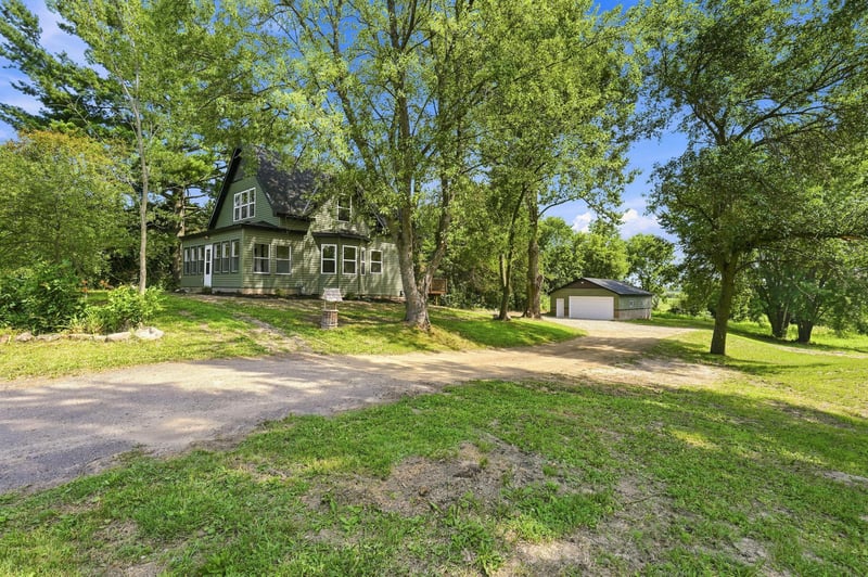 14621 310th St, Center City, MN 55012