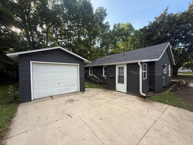 722 11th St NW, Willmar, MN 56201