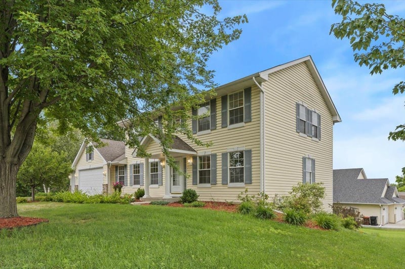 931 Sterling St S, Maplewood, MN 55119