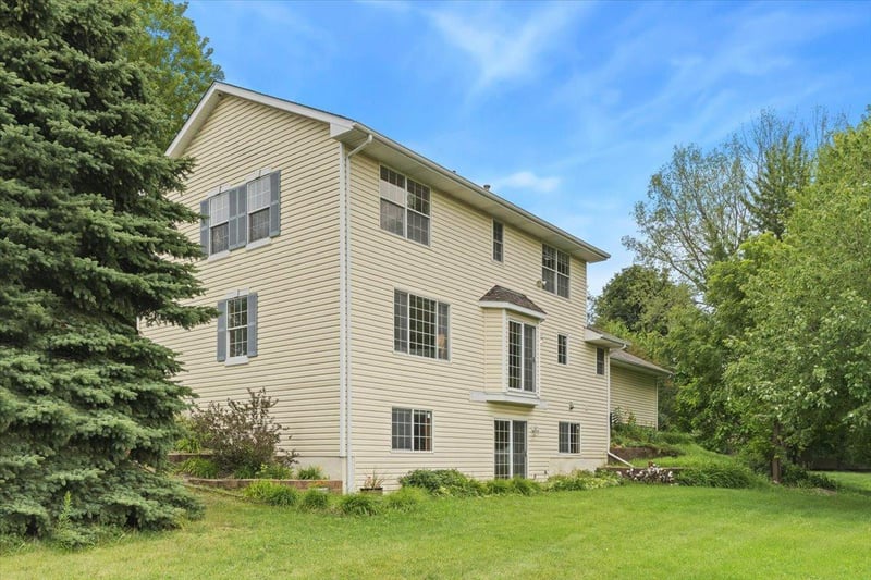 931 Sterling St S, Maplewood, MN 55119