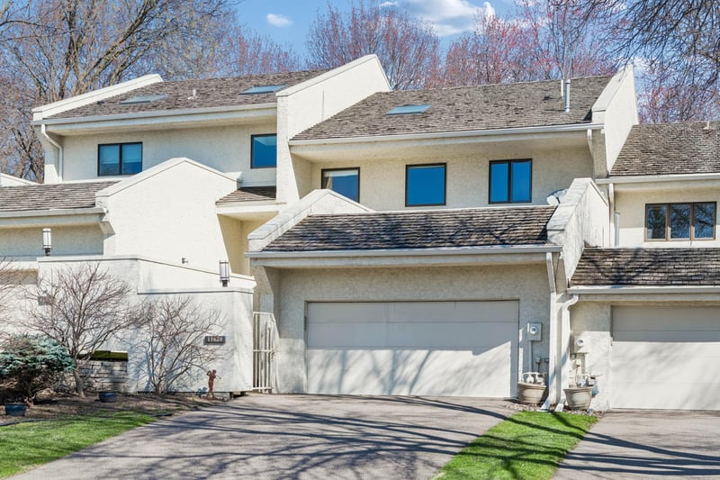11620 Vista Dr, Hopkins, MN 55343