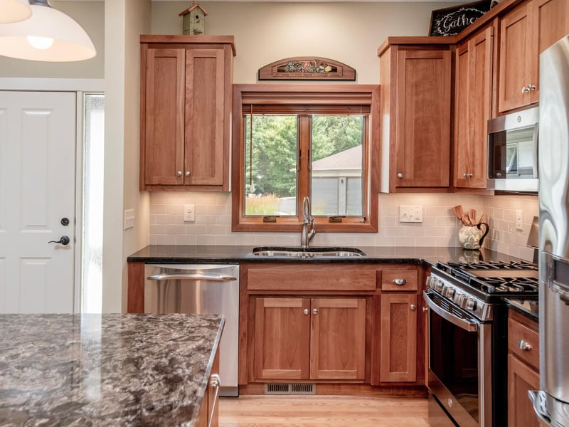 2621 Cardinal Ct, North Saint Paul, MN 55109
