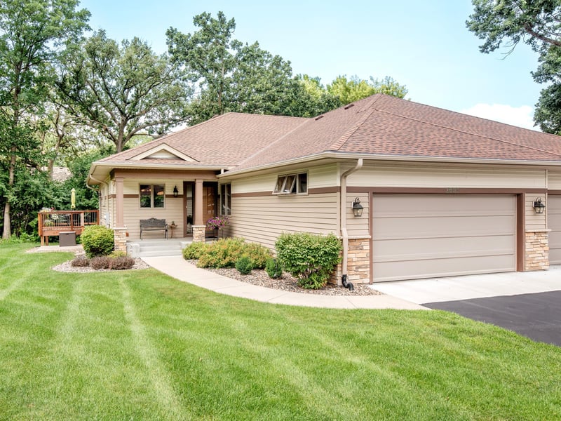 2621 Cardinal Ct, North Saint Paul, MN 55109