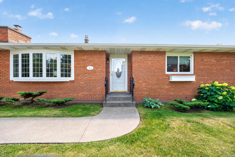 312 W Rainbow St, Duluth, MN 55811