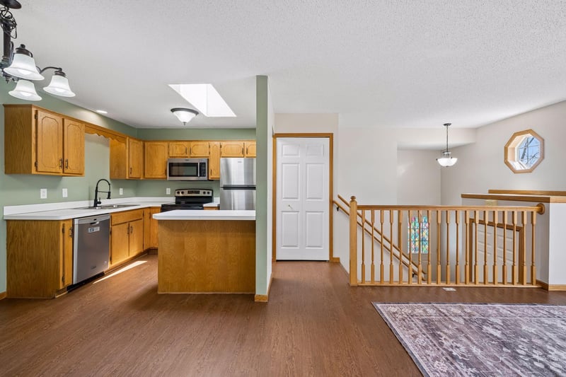 6253 Kahler Dr NE, Albertville, MN 55301