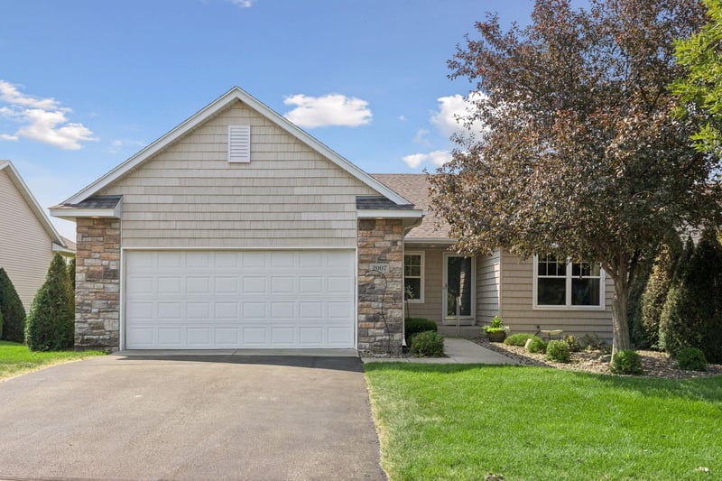2007 14th St NE, Faribault, MN 55021