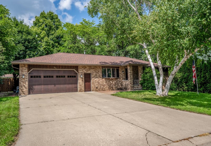 905 Johanna Ave, Willmar, MN 56201