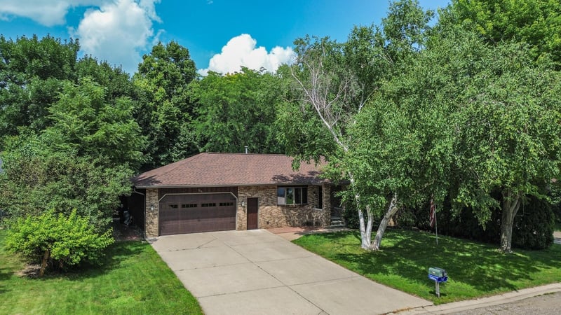 905 Johanna Ave, Willmar, MN 56201