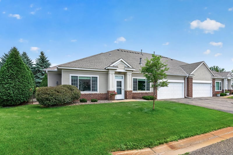 5815 Prairie Ridge Dr, Shoreview, MN 55126