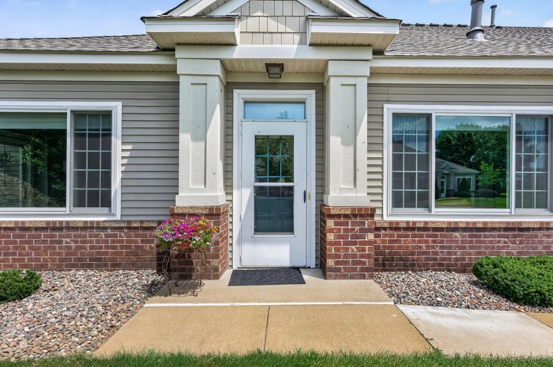 5815 Prairie Ridge Dr, Shoreview, MN 55126
